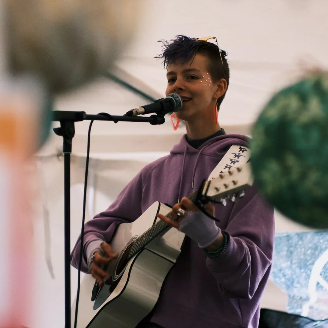 Singer-Songwriter beim Out of Doors 2025