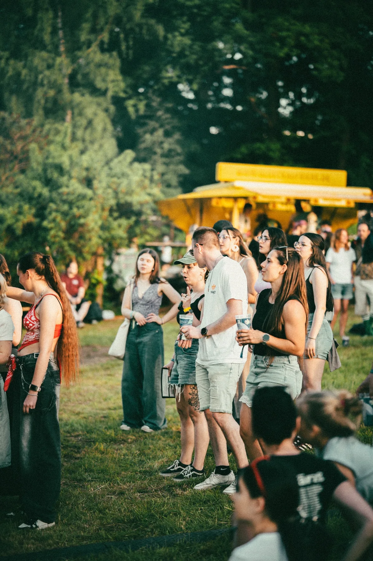 Festivalgäste auf der Thriemerwiese 2026
